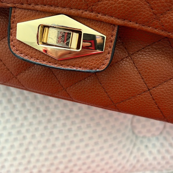 Free Crossbody bag for $40+ purchase - Picture 4 of 5